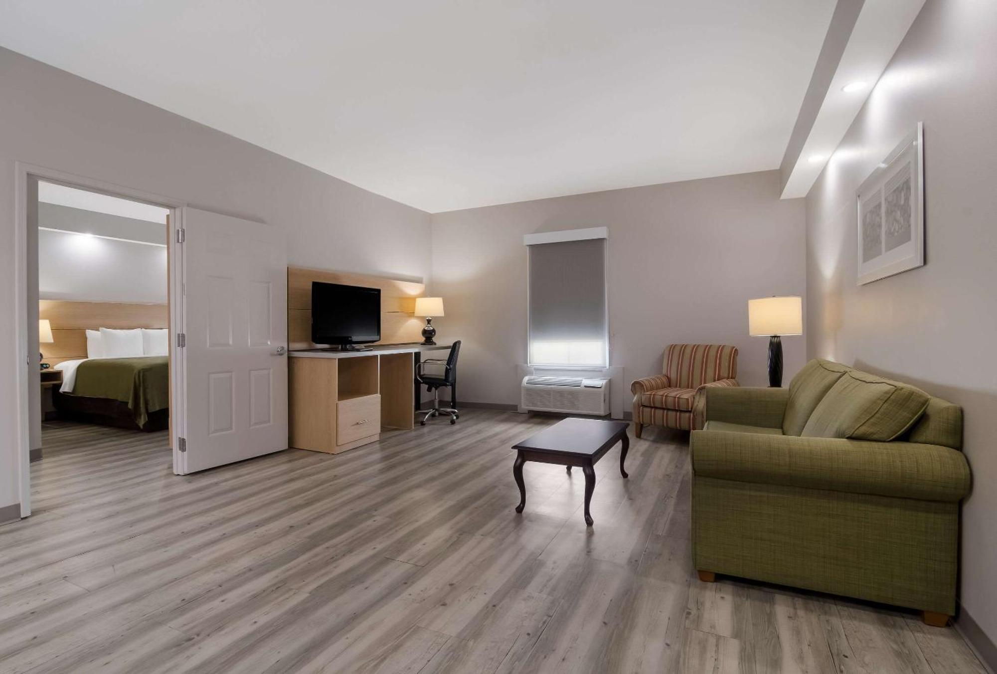 Quality Inn Goldsboro Exterior photo